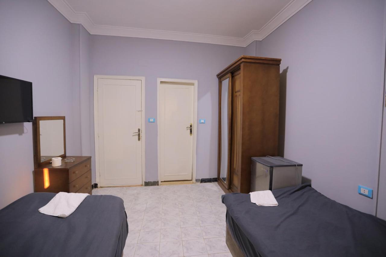 Bed and Breakfast Three Golden Pyramids à Le Caire Extérieur photo